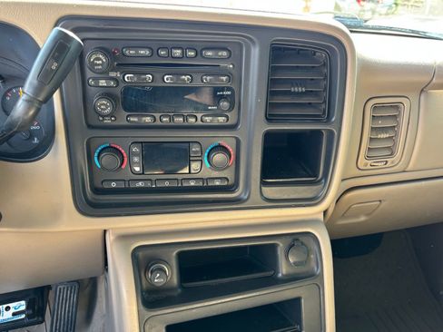 Used 2004 GMC Sierra 2500 SLE w/ Heavy-Duty Power Package AWD/4WD image 17