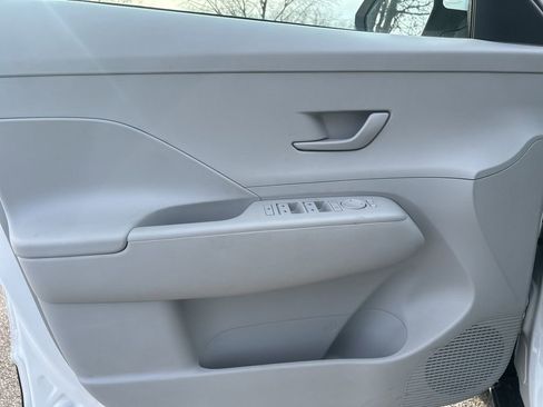 Used 2025 Hyundai Kona SEL image 9