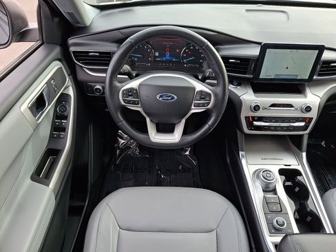 Used 2021 Ford Explorer XLT w/ Equipment Group 202A image 12