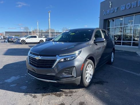 Used 2023 Chevrolet Equinox LT image 2