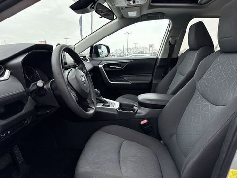 Used 2019 Toyota RAV4 XLE w/ Convenience Package image 11