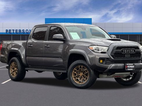 Used 2018 Toyota Tacoma TRD Sport w/ Technology Package image 2
