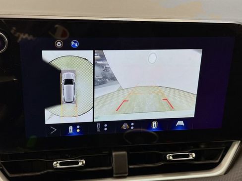 Used 2025 Chevrolet Equinox LT w/ Safety and Technology Package image 15