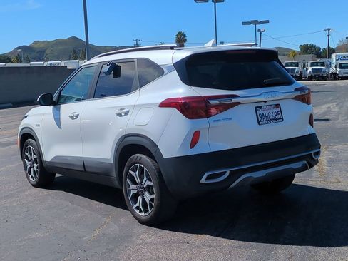 Certified 2022 Kia Seltos EX image 8