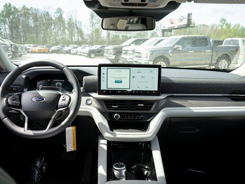 New 2026 Ford Explorer Platinum AWD/4WD image 32