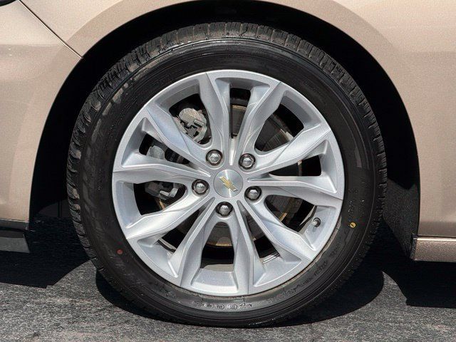 Used 2019 Chevrolet Malibu LT FWD image 12