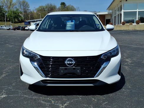 Used 2025 Nissan Sentra SV image 2