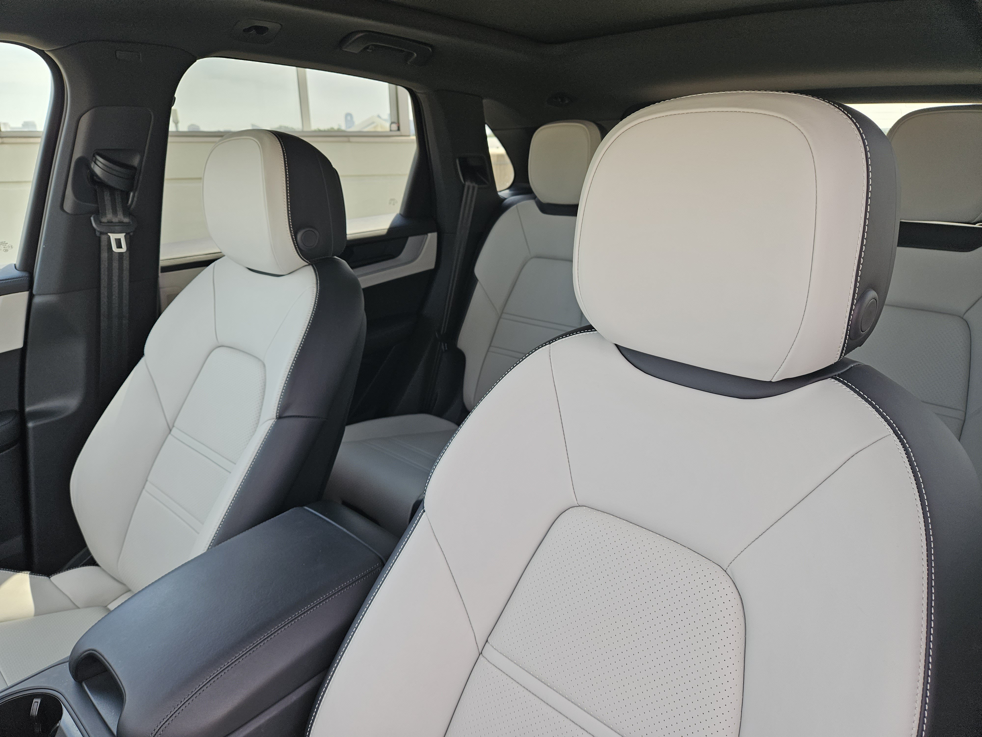 Certified 2024 Porsche Cayenne AWD/4WD image 6