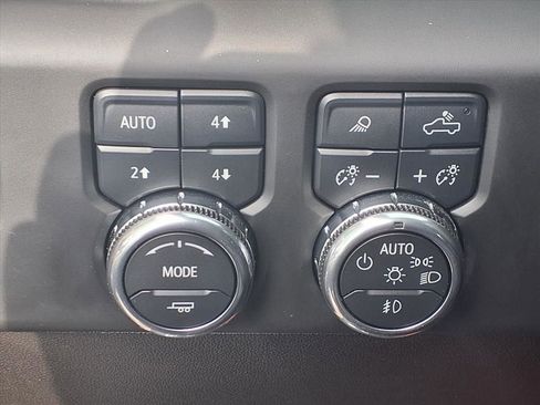 Certified 2025 GMC Sierra 1500 AT4 image 5