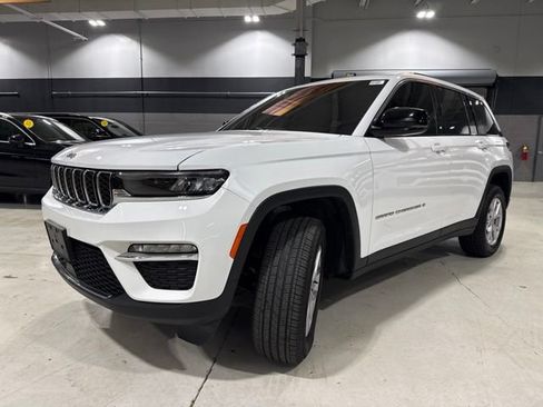 Certified 2022 Jeep Grand Cherokee Limited AWD/4WD image 3