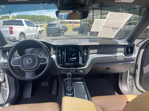 Used 2020 Volvo XC60 T5 Momentum AWD/4WD image 19