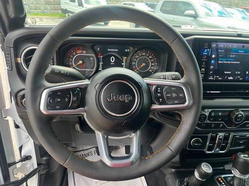 Used 2024 Jeep Wrangler Unlimited Sahara AWD/4WD image 18