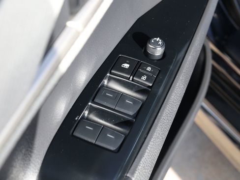 Used 2025 Toyota Camry SE image 27