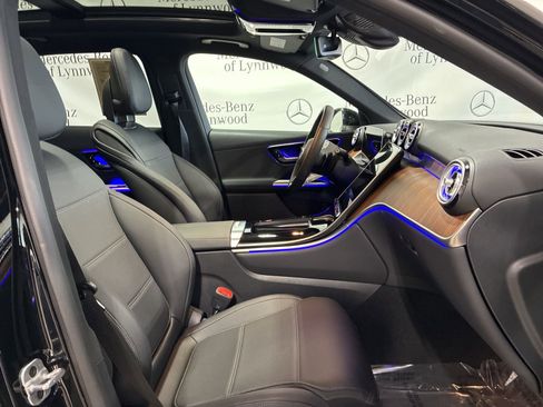 Used 2025 Mercedes-Benz GLC 300 4MATIC image 21
