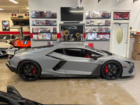 Used 2024 Lamborghini Revuelto AWD/4WD image 4