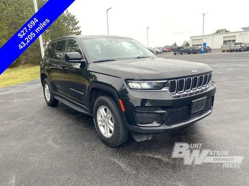 Used 2023 Jeep Grand Cherokee Laredo image 9