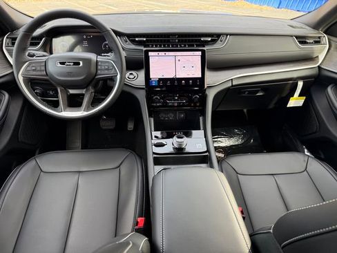 New 2025 Jeep Grand Cherokee Limited image 16