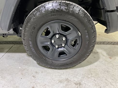 Used 2025 Jeep Wrangler Sport image 13