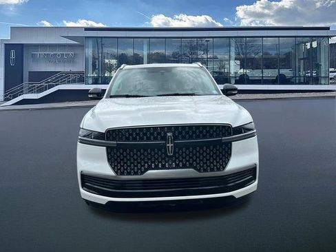 New 2026 Lincoln Navigator Reserve AWD/4WD image 2