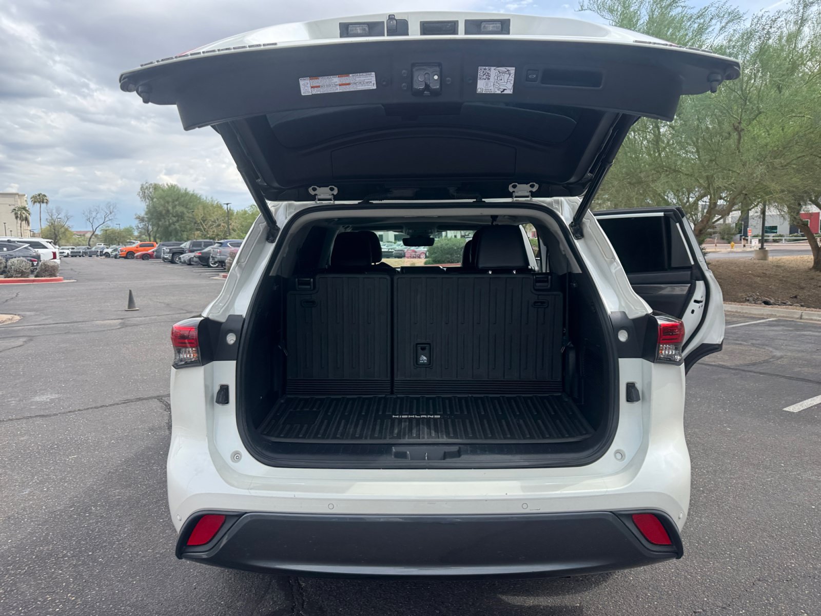 Used 2021 Toyota Highlander Limited FWD image 34