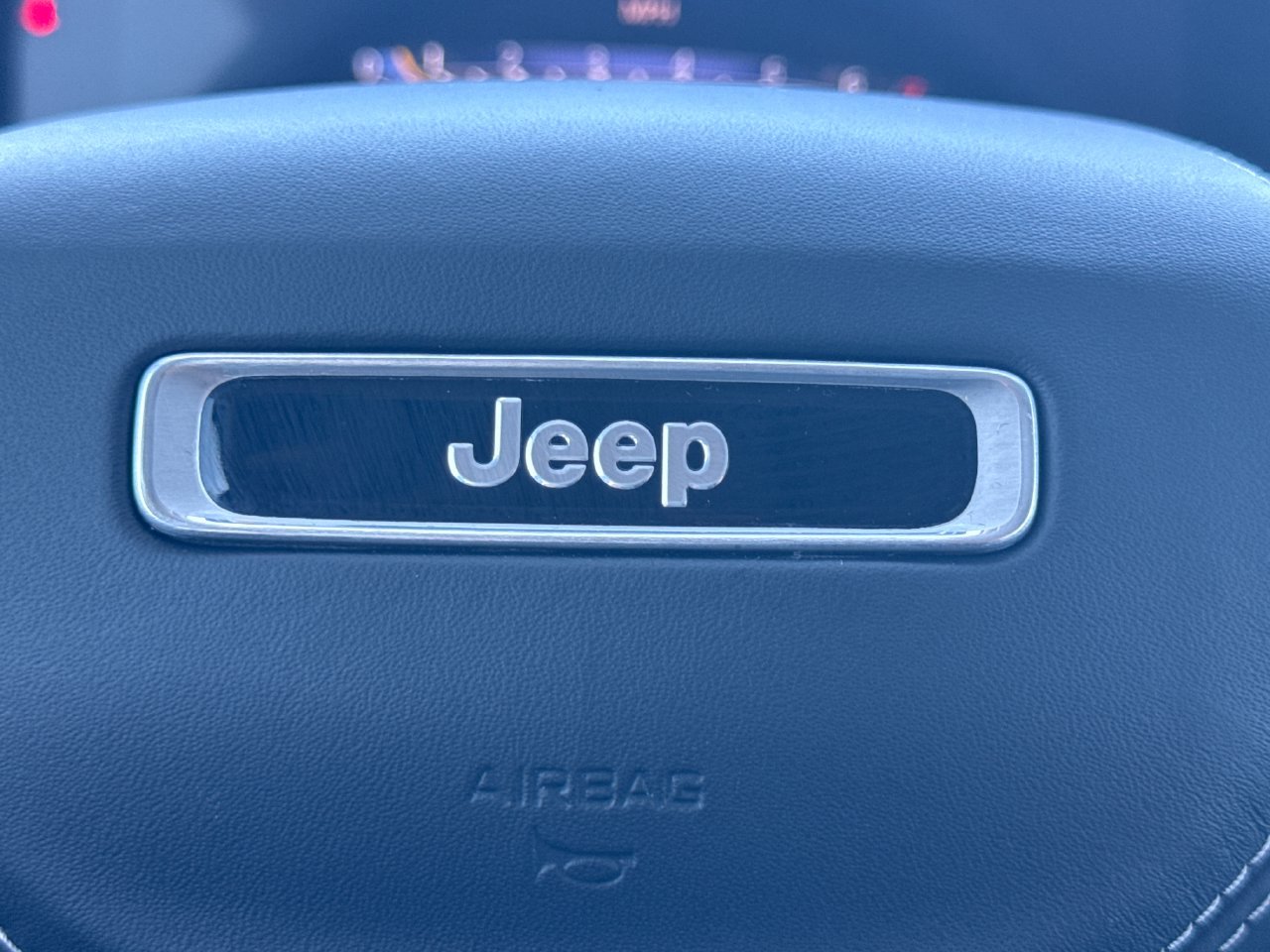 Used 2023 Jeep Grand Cherokee Overland w/ Luxury Tech Group IV AWD/4WD image 30