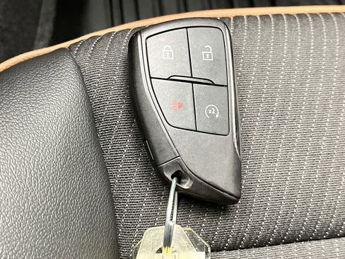 Used 2024 GMC Canyon AT4 w/ Technology Package image 28