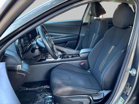 Certified 2025 Hyundai Elantra SEL FWD image 8