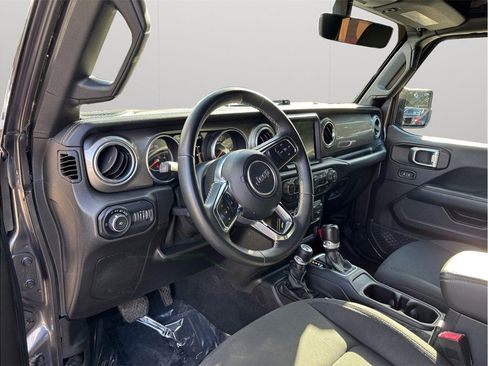Used 2018 Jeep Wrangler Unlimited Sahara image 6