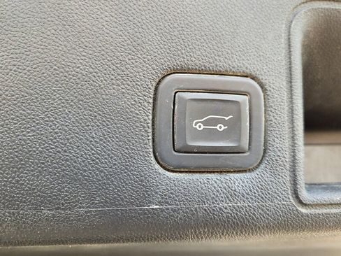 Used 2020 GMC Terrain SLE w/ Driver Convenience Package image 12