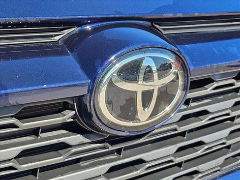 Used 2025 Toyota RAV4 XLE w/ Convenience Package image 5