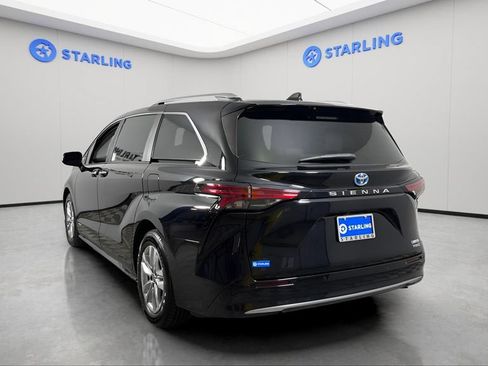 Used 2021 Toyota Sienna Limited FWD image 7