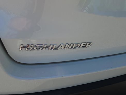 Used 2016 Toyota Highlander Plus image 32