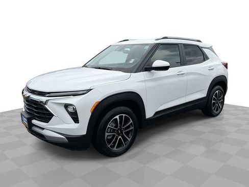 Certified 2026 Chevrolet TrailBlazer LT w/ Convenience Package FWD image 1