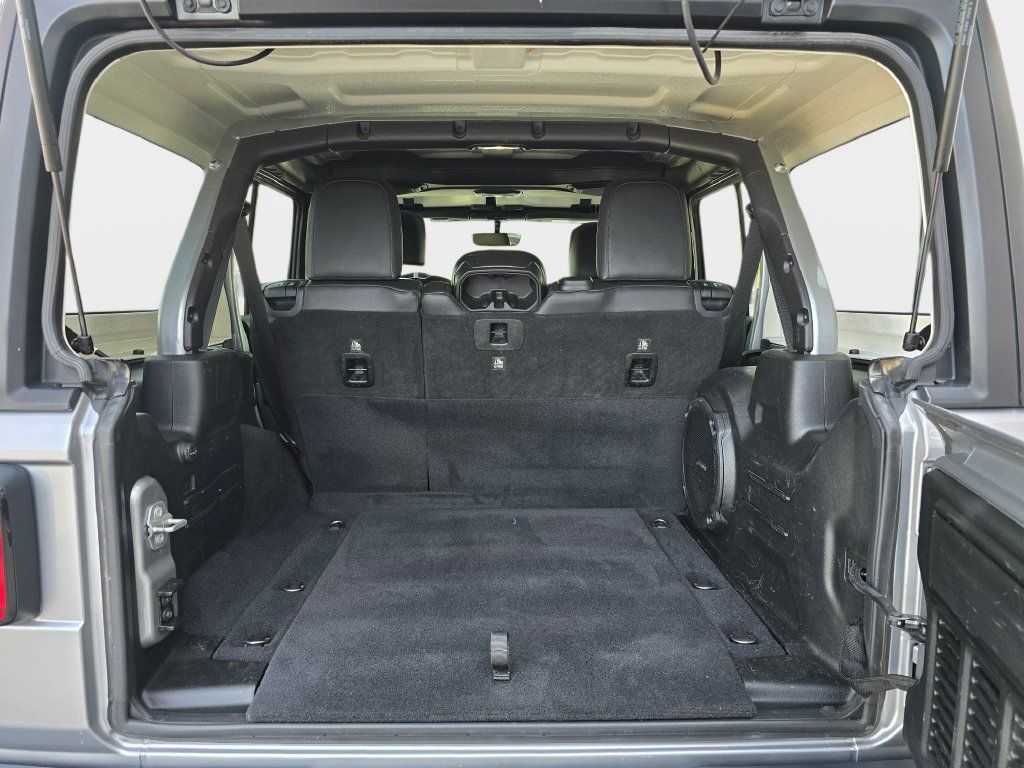 Used 2018 Jeep Wrangler Unlimited Sahara AWD/4WD image 14