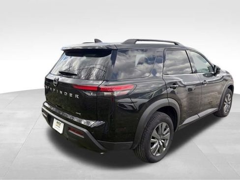 Used 2025 Nissan Pathfinder SV image 2