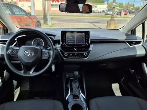 Used 2021 Toyota Corolla LE image 13