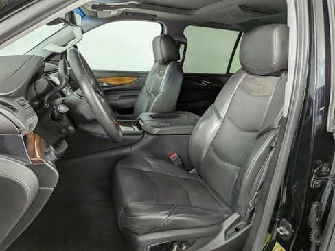Used 2017 Cadillac Escalade Premium Luxury image 18
