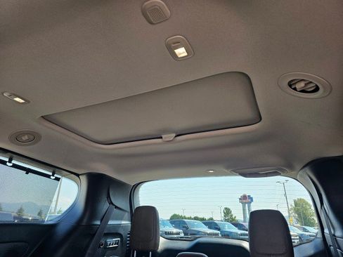 Used 2017 Chrysler Pacifica Limited FWD image 23