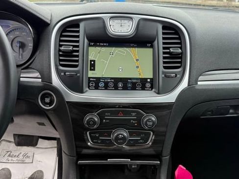 Used 2022 Chrysler 300 Touring L image 20