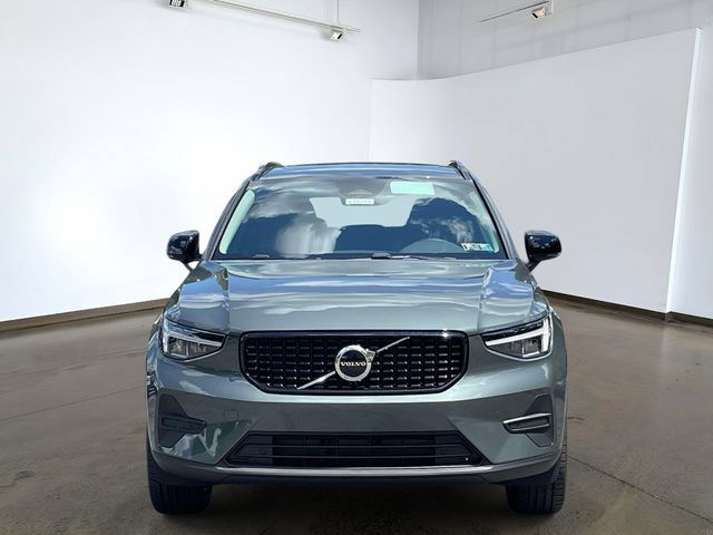 New 2026 Volvo XC40 B5 Core w/ Protection Package Premier AWD/4WD image 2
