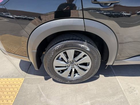 Used 2025 Nissan Pathfinder SV w/ SV Premium Package FWD image 15