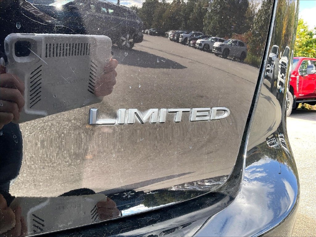 Used 2025 Chrysler Pacifica Limited FWD image 27