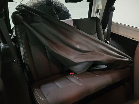 Used 2018 Jeep Wrangler Rubicon w/ Power Convenience Group image 21