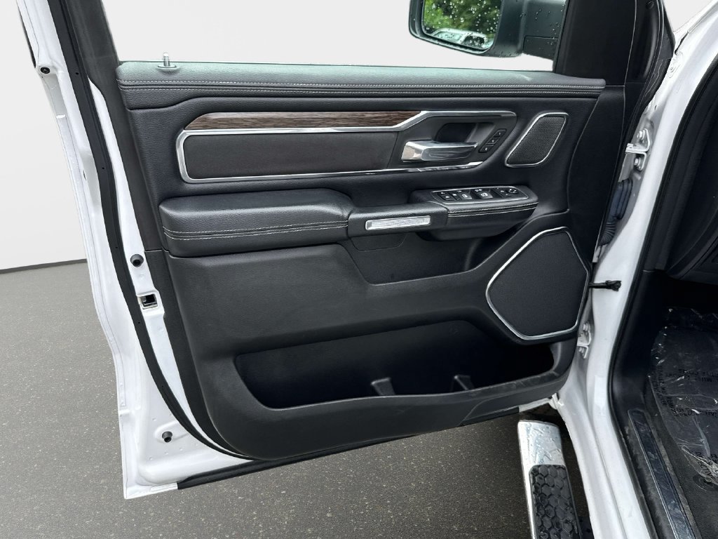 Used 2019 RAM 1500 Laramie AWD/4WD image 12