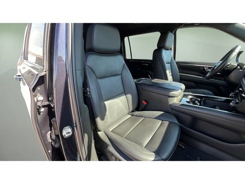 Certified 2025 Chevrolet Suburban Z71 AWD/4WD image 32