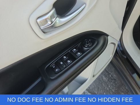 Used 2021 Jeep Compass Latitude AWD/4WD image 13