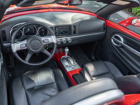 Used 2005 Chevrolet SSR w/ Preferred Equipment Group RWD image 15