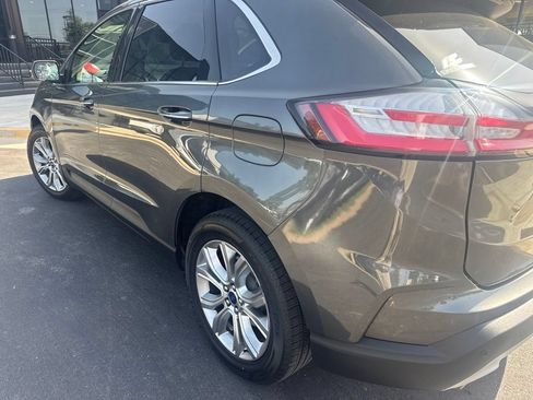 Used 2019 Ford Edge Titanium FWD image 3