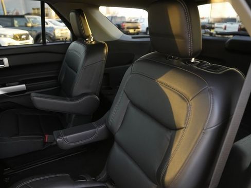 Used 2022 Ford Explorer XLT w/ Equipment Group 202A image 13