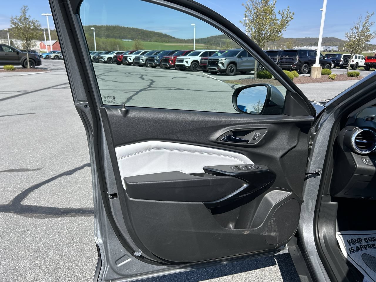 New 2026 Chevrolet Trax LT w/ Sunroof Package FWD image 22